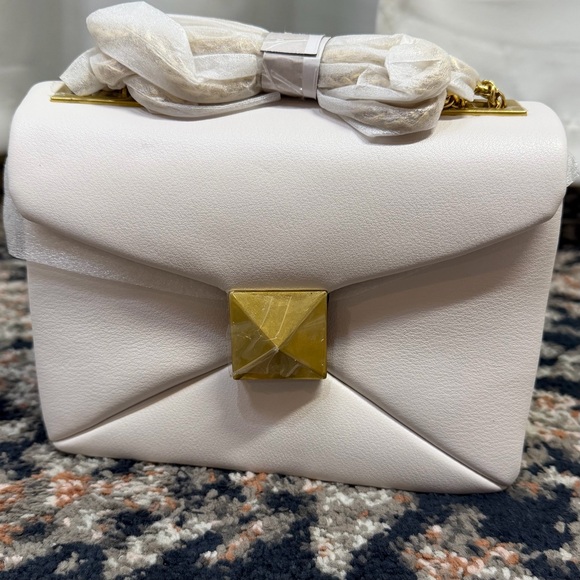 NEW Genuine Leather White Square Crossbody Bag With Gold Rivet & Chain Strap - Picture 2 of 16